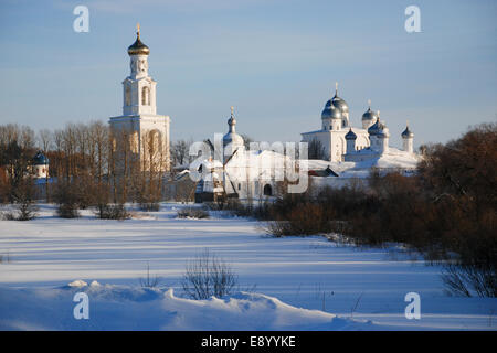 Kloster St. George der russisch orthodoxen Kirche. Befindet sich km 5 von Weliki Nowgorod am Ufer des Wolchow in der Nähe Stockfoto