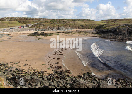 Wales Küstenweg in Nord-Wales. Malerische Aussicht auf den Küstenweg auf der Süd-West Küste von Anglesey "Holy Island. Stockfoto