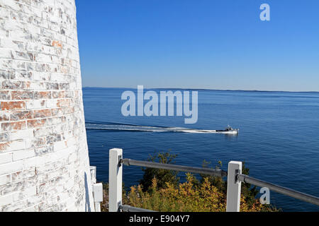 Owls Head Light, die sitzt bei der Eröffnung der Rockland Hafen und westlichen Penobscot Bay, Eulen Kopf, Maine, USA Stockfoto