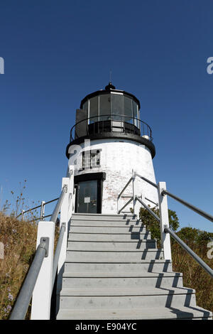 Owls Head Light, die sitzt bei der Eröffnung der Rockland Hafen und westlichen Penobscot Bay, Eulen Kopf, Maine, USA Stockfoto