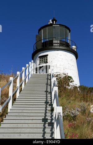 Owls Head Light, die sitzt bei der Eröffnung der Rockland Hafen und westlichen Penobscot Bay, Eulen Kopf, Maine, USA Stockfoto