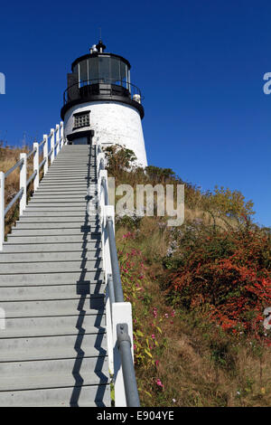 Owls Head Light, die sitzt bei der Eröffnung der Rockland Hafen und westlichen Penobscot Bay, Eulen Kopf, Maine, USA Stockfoto