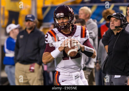 Pittsburgh, Pennsylvania, USA. 16. Oktober 2014. Virginia Tech QB MICHAEL BREWER (12) vor dem Spiel zwischen der Virginia Tech Hokies und Pittsburgh Panthers spielten im Heinz Field in Pittsburgh, Pennsylvania. Bildnachweis: Frank Jansky/ZUMA Draht/Alamy Live-Nachrichten Stockfoto