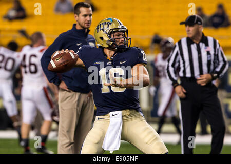 Pittsburgh, Pennsylvania, USA. 16. Oktober 2014. Pittsburgh QB CHAD VOYTIK (16) vor dem Spiel zwischen der Virginia Tech Hokies und Pittsburgh Panthers spielten im Heinz Field in Pittsburgh, Pennsylvania. Bildnachweis: Frank Jansky/ZUMA Draht/Alamy Live-Nachrichten Stockfoto