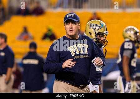 Pittsburgh, Pennsylvania, USA. 16. Oktober 2014. Pittsburgh Cheftrainer PAUL CHRYST vor dem Spiel zwischen der Virginia Tech Hokies und Pittsburgh Panthers spielte bei Heinz Field in Pittsburgh, Pennsylvania. Bildnachweis: Frank Jansky/ZUMA Draht/Alamy Live-Nachrichten Stockfoto