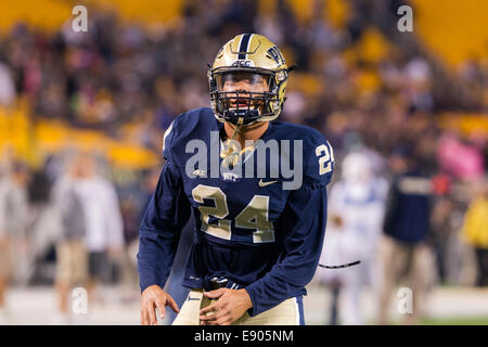 Pittsburgh, Pennsylvania, USA. 16. Oktober 2014. Pittsburgh RB JAMES CONNER (24) vor dem Spiel zwischen der Virginia Tech Hokies und Pittsburgh Panthers spielten im Heinz Field in Pittsburgh, Pennsylvania. Bildnachweis: Frank Jansky/ZUMA Draht/Alamy Live-Nachrichten Stockfoto