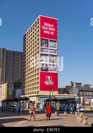 JOHANNESBURG, Südafrika - Gebäude in Gandhi Square in der Innenstadt entfernt. Stockfoto