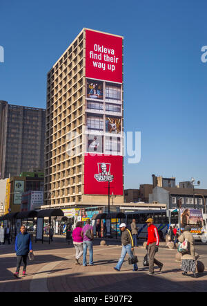 JOHANNESBURG, Südafrika - Gebäude in Gandhi Square in der Innenstadt entfernt. Stockfoto