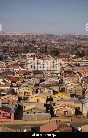 SOWETO, JOHANNESBURG, Südafrika - Ansicht der Jabulani Nachbarschaft in Soweto Township. Stockfoto