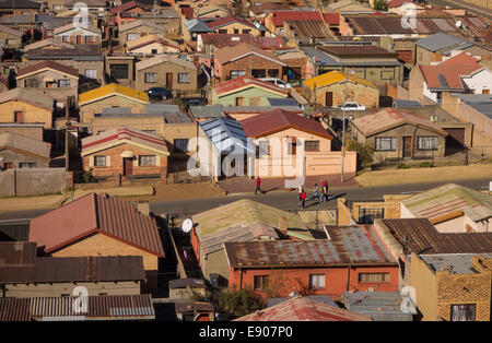 SOWETO, JOHANNESBURG, Südafrika - Ansicht der Jabulani Nachbarschaft in Soweto Township. Stockfoto