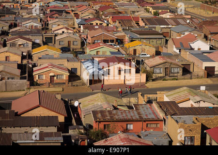 SOWETO, JOHANNESBURG, Südafrika - Ansicht der Jabulani Nachbarschaft in Soweto Township. Stockfoto