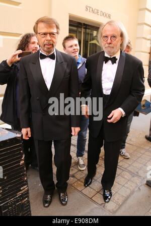 Laurence Olivier Awards 2014 an das Royal Opera House - vor dem Ankunftsbereich mit: Björn Ulvaeus, Benny Andersson wo: London, Vereinigtes Königreich bei: 13. April 2014 Stockfoto