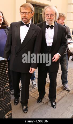 Laurence Olivier Awards 2014 an das Royal Opera House - vor dem Ankunftsbereich mit: Björn Ulvaeus, Benny Andersson wo: London, Vereinigtes Königreich bei: 13. April 2014 Stockfoto