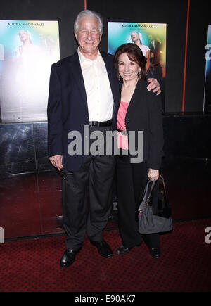 Premiere des Lady Day Emersons Bar und Grill am Kreis in Square Theatre - Ankünfte.  Mitwirkende: Gast wo: New York, New York, Vereinigte Staaten von Amerika bei: 13. April 2014 Stockfoto