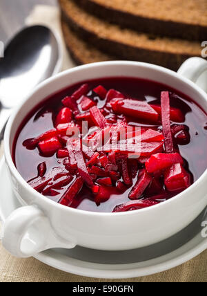 Rote Beete-Suppe Stockfoto