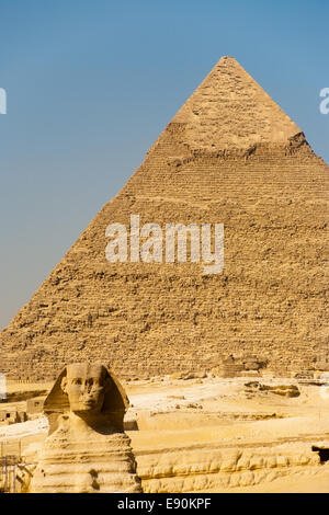 Sphinx außermittig Pyramide Chephren Stockfoto