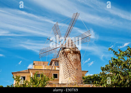 traditionelle Windmühle in Palma De mallorca Stockfoto