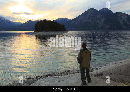 See am Abend Stockfoto