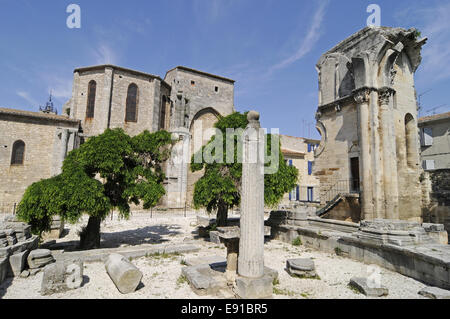 Abteikirche mit einer Open-Air-Wendeltreppe Stockfoto