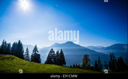 Blick auf Alpine Mountain Range Neach Brixen Im Thale, Tirol, Österreich Stockfoto