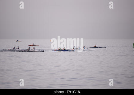 Thessaloniki, Griechenland. 17. Oktober 2014. Ersten Tag des Rudern Küsten-WM 2014 in Thessaloniki.  Mehr als 350 Teilnehmer aus 23 Nationen nehmen Teil Credit: Giannis Papanikos/Alamy Live News Stockfoto