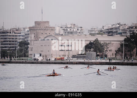 Thessaloniki, Griechenland. 17. Oktober 2014. Ersten Tag des Rudern Küsten-WM 2014 in Thessaloniki.  Mehr als 350 Teilnehmer aus 23 Nationen nehmen Teil Credit: Giannis Papanikos/Alamy Live News Stockfoto