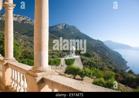 Deià, Mallorca, Balearen, Spanien. Blick von der Terrasse des Son Marroig, ehemalige Heimat der österreichische Erzherzog Ludwig Salvator. Stockfoto