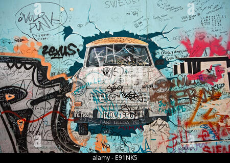 Graffiti auf der East-Side-Gallery in Berlin Stockfoto