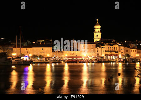 Abend in der Stadt Krk, Waterfront Stockfoto