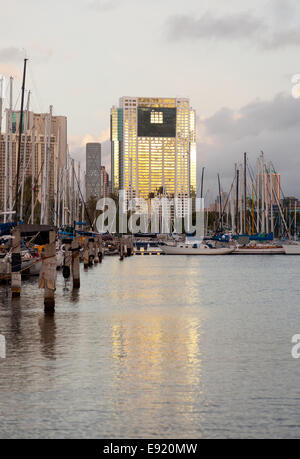 Die Innenstadt von Honolulu im Morgengrauen Ala Wai Hafen Stockfoto