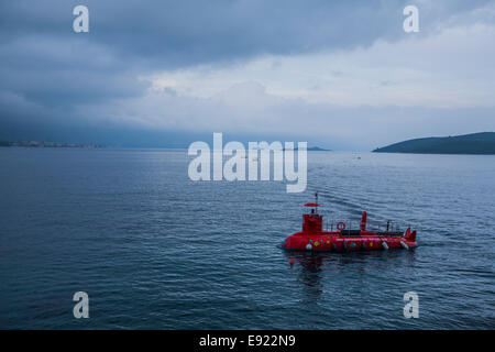 Halb-u-Boot schwimmen von Stadt Korcula, Kroatien, Europa 2014 Stockfoto