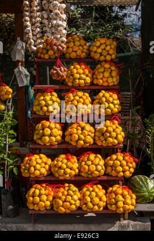 Stand mit Obst, Gemüse etc. mit dem Auto in Kroatien, Europa, 2014 Stockfoto