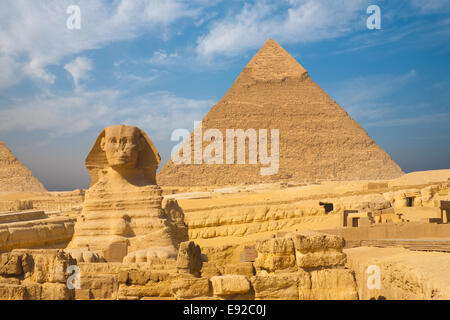 Große Sphinx Gizeh Pyramide Clear Blue Sky Stockfoto