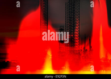 Oil Rig auf Feuer Hintergrund - abstrakte Ansicht. Stockfoto