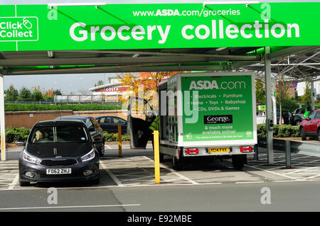 ASDA Supermarkt "Click and Collect" Grocery Punkt. Mansfield, Großbritannien. Stockfoto