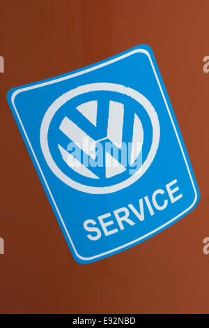 Service-Aufkleber auf dem Volkswagen-Wohnmobil Stockfoto