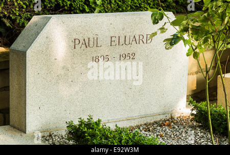 Grab des französischen Dichters Paul Eluard, Pere Lachaise Friedhof, Paris, Ile de France, Frankreich Stockfoto