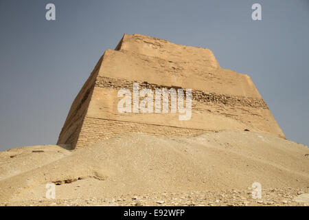 Die Pyramide des Königs Snefru (der erste König der 4. Dynastie, bestieg den Thron um 2613 v. Chr.) Stockfoto