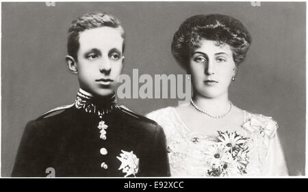 Alfonso XIII, König von Spanien und Verlobten, Prinzessin Victoria Eugenie von Battenberg, Postkarte, ca. 1906 Stockfoto