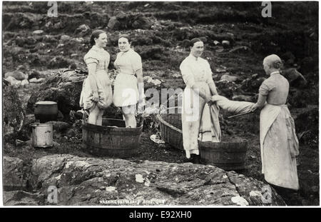 Frauen waschen decken, Skye, von George Washington Wilson, Eiweiss zu drucken, um 1880 Stockfoto