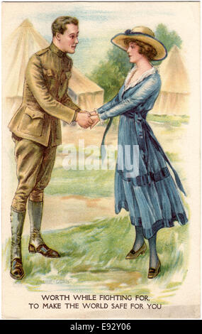 US-Soldat und Frau Hand in Hand, "Wert beim kämpfen, um die Welt für Sie sicherer zu machen", WWI-Postkarte, ca. 1917 Stockfoto