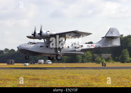 Konsolidierte PBY Catalina in niederländische Marine Farben abheben. Stockfoto