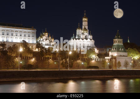 Herbst Nachtansicht des Moskauer Kreml, Russland. Stockfoto