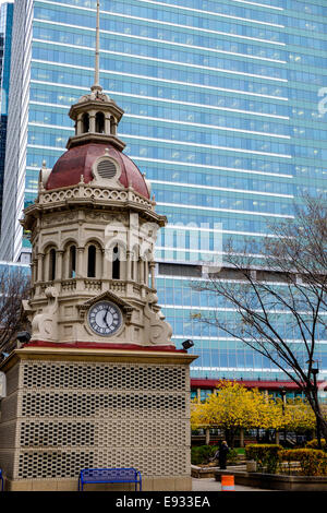 Berühmt für seine Kuppel und Wicklung clock, James Short Park in Calgary, Alberta, Kanada Stockfoto