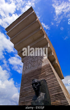 Das Denkmal für Francesc Macià ist eine Skulptur von Josep Maria Subirachs aus dem Jahr 1991. Es liegt an der Plaza de Catalunya in Barcelona Stockfoto