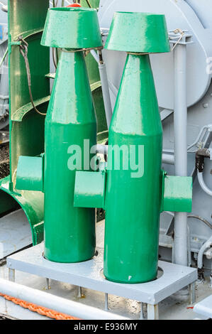 Belfast, Nordirland. 17. Oktober 2014 - Minehunting Sonar Detektoren an Bord eines NATO-Minehunter Credit: Stephen Barnes/Alamy Live News Stockfoto