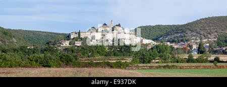 Einen Panoramablick über das Dorf Banon in der Alpes de Haute-Provence (Frankreich). Vue Panoramique du Village de Banon (Frankreich). Stockfoto