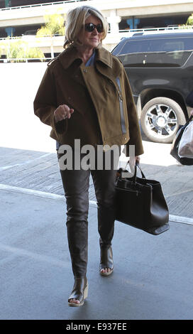 Martha Stewart kommt am Flughafen Los Angeles International (LAX) Featuring: Martha Stewart Where: Los Angeles, California, Vereinigte Staaten von Amerika bei: 15. April 2014 Stockfoto