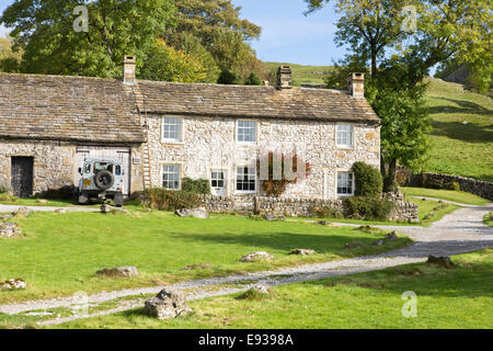 Stein auf dem Bauernhof auf dem Land in den Dales Dorf Conistone nahe Grassington, North Yorkshire, England, UK Stockfoto