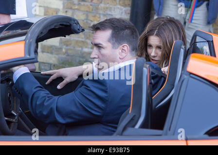 Kate Beckinsale, Terry Jones und Rob Riggle film Szenen für "Absolut nichts" Central London mit: Kate Beckinsale, Rob Riggle Where: London, Vereinigtes Königreich bei: 15. April 2014 Stockfoto